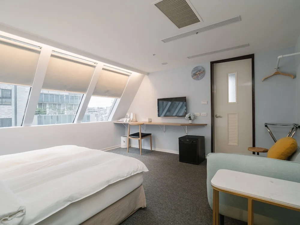 406 Inn — Female Dormitory (отель для женщин)