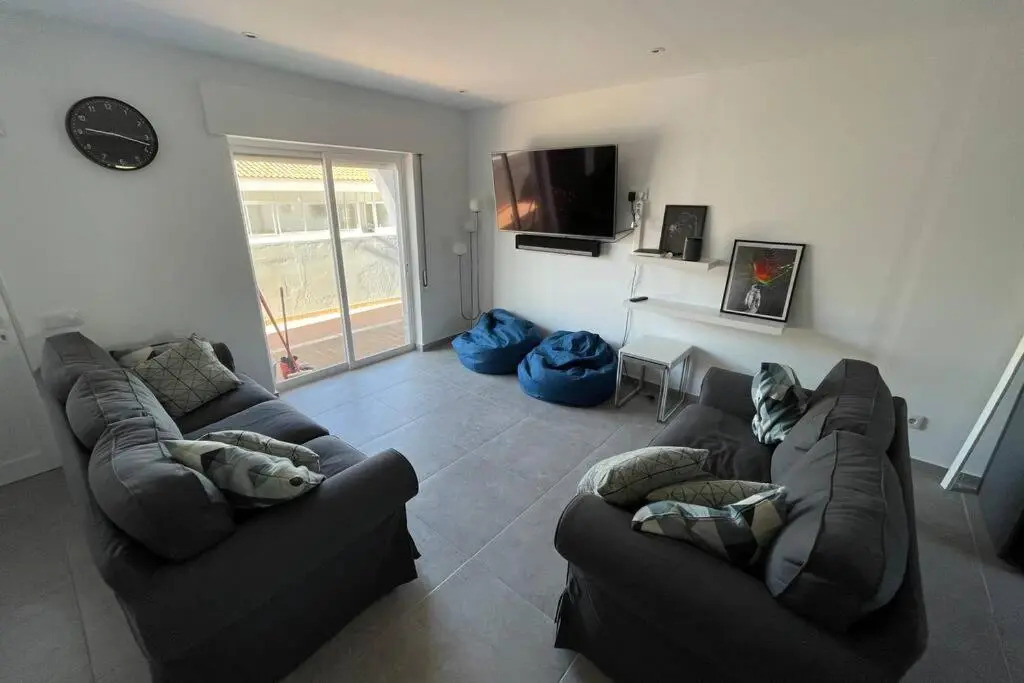 Spacious Villa. Large Rooftop. 4 Bedroom Sleeps 8