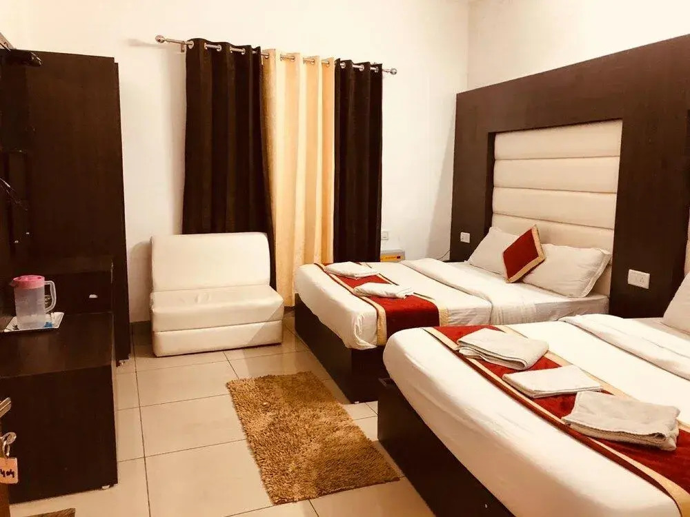 Shalimar Lodge, "700 meter from Katra Bus Stand"