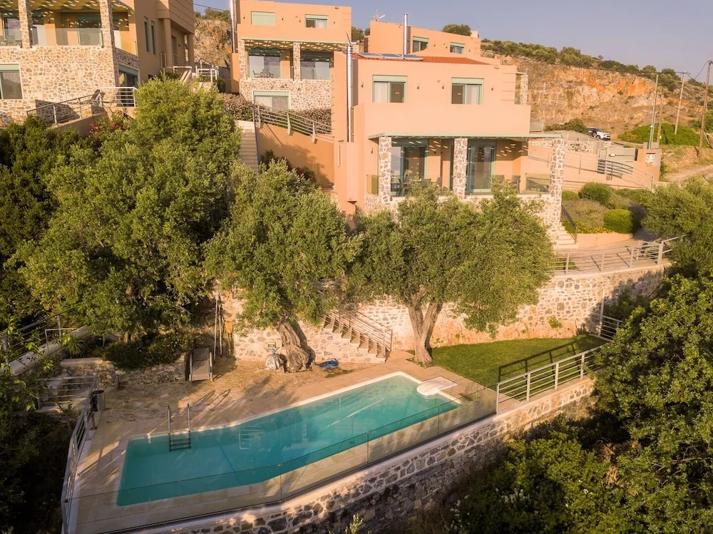 Ouzo Panoramic Houses 2, with private pool