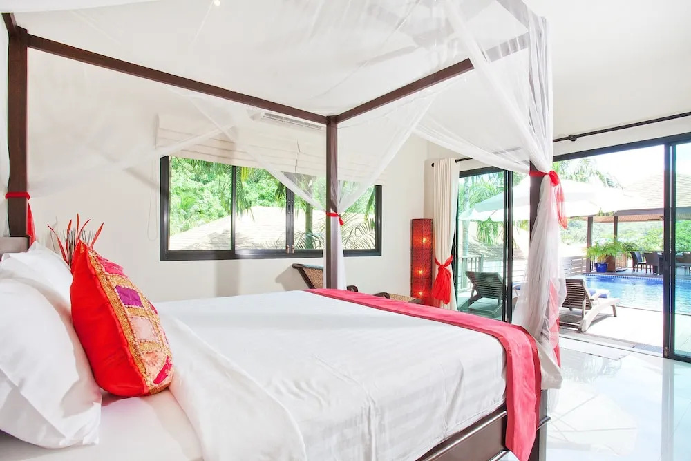 Villa Ploi Jantra 5 Bed Huge Holiday Home with Staff