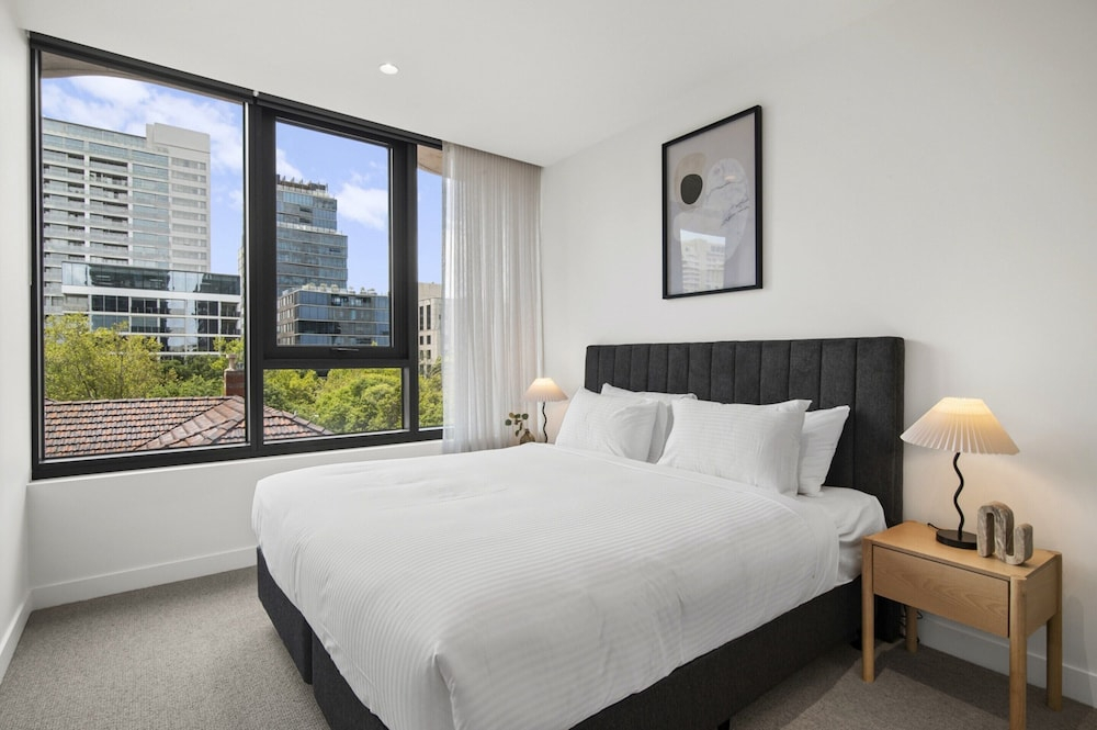Brand New Apartment in Albert Park With Pool & Gym