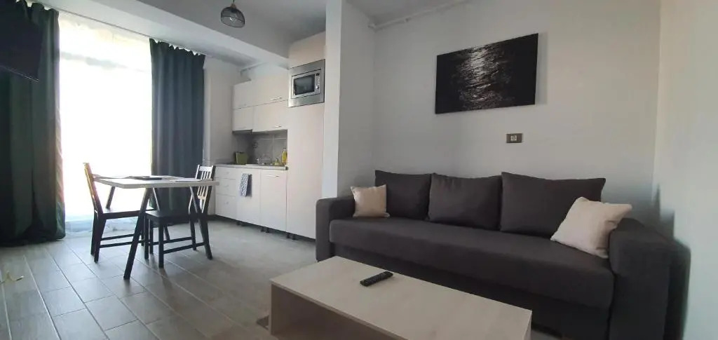 On Beach-Mamaia Residence