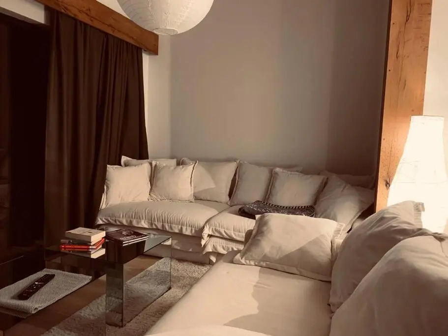 Mariam's Stunning and Sunny Apt