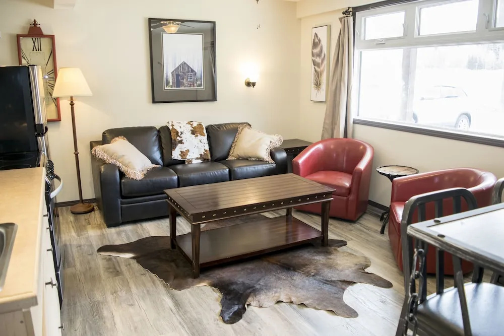 Yamnuska Suites