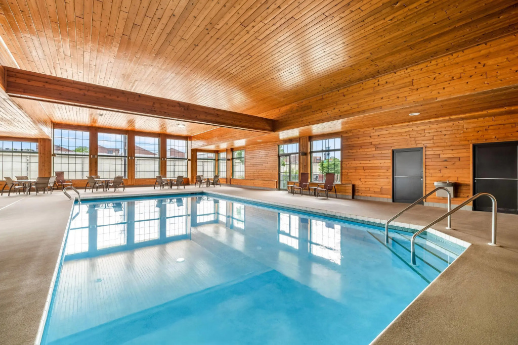 Super 8 by Wyndham La Crosse