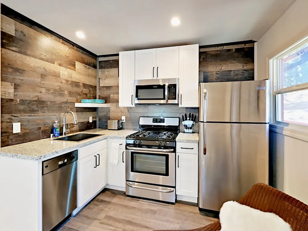 4093 Manzanita Ave Cabin Unit 2