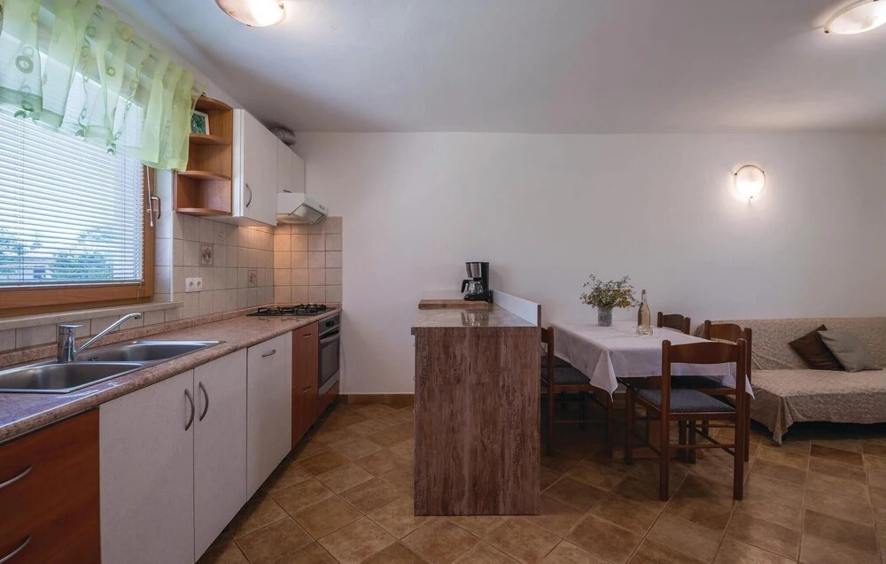 Lovely Home In Liznjan With Wifi