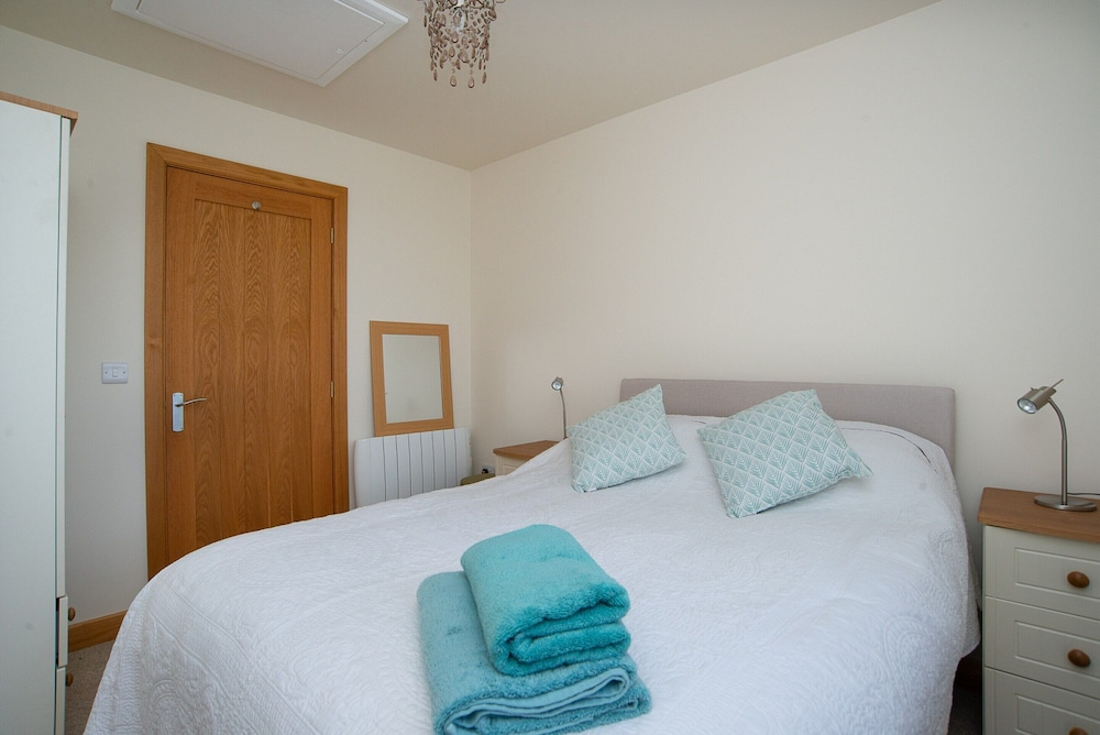 Cottage With Stunning sea Views, No Deposit