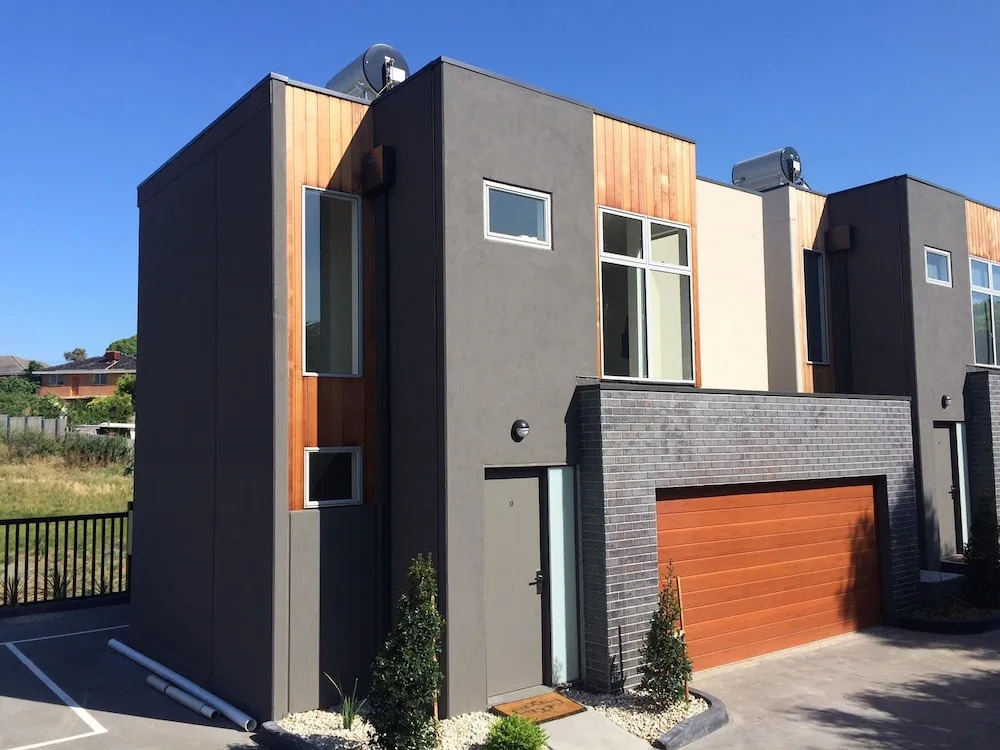 Close To Airport City & Shops
