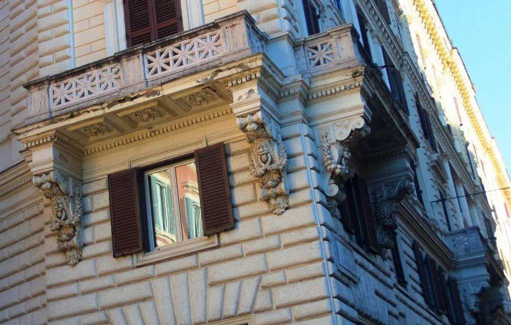325 Rooms ai Fori