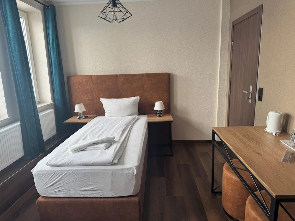 Hotel Capitol Zentrum - 24h