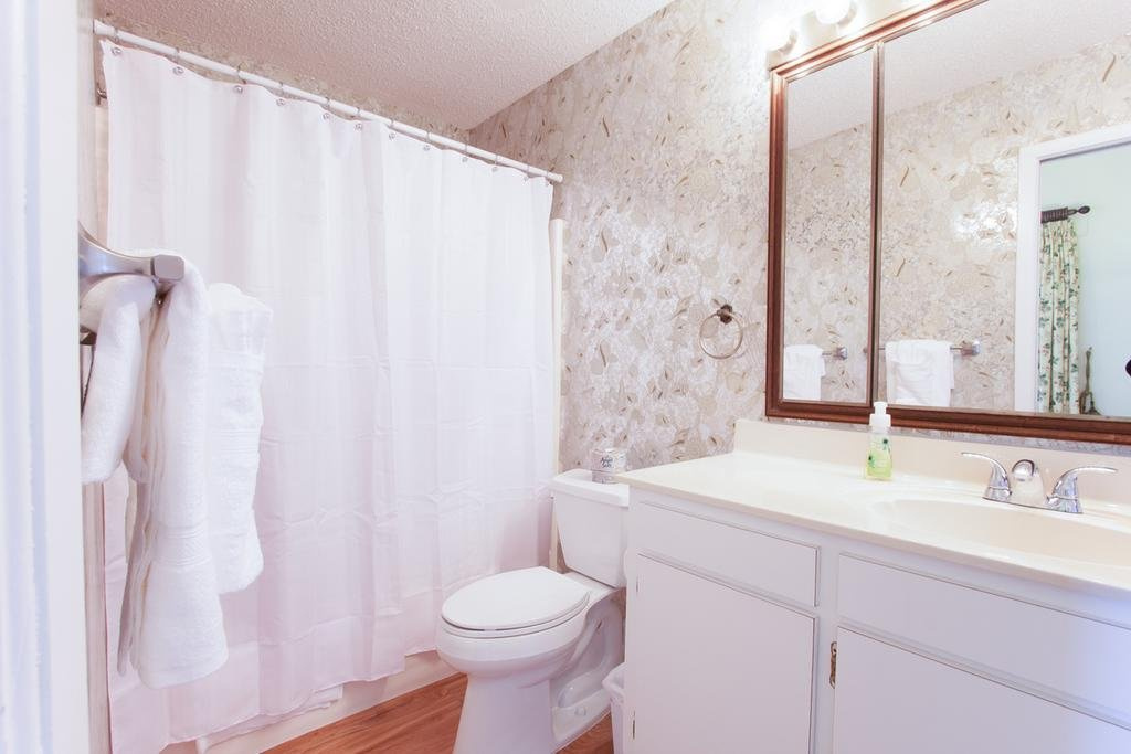Turtle Cove 4 Br home by RedAwning
