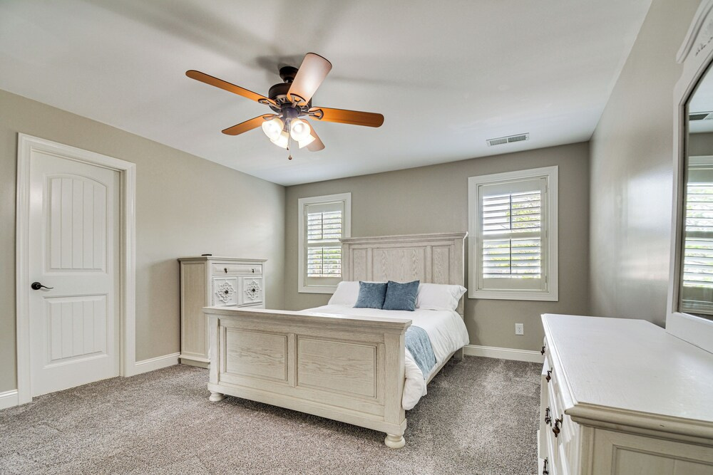 Spacious Home w/ Fireplace - Near Pinehurst Golf!
