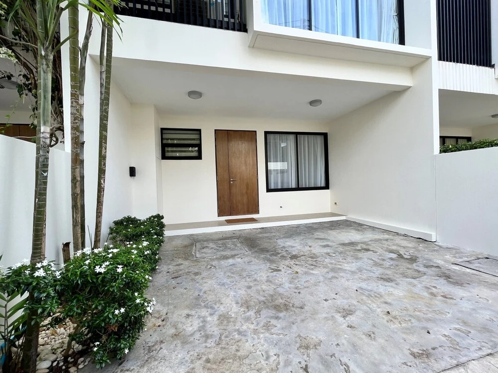 Laguna Park Townhouse by Villacarte