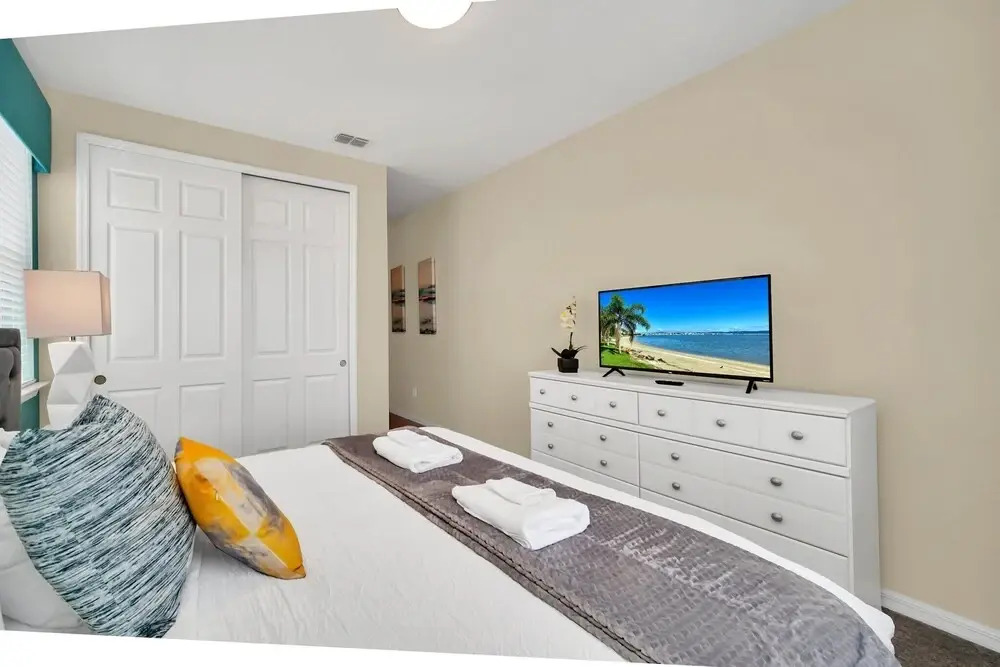 Avenger's, Frozen and Alice in Wonderland Themed Rooms! Private Pool and Modern Decor!