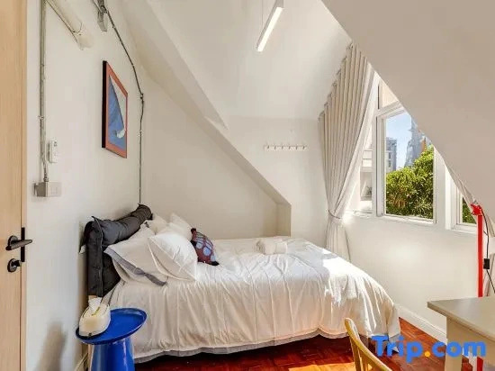 Modern Nordic-style 5-bedroom villa in Sukhumvit, downtown Bangkok