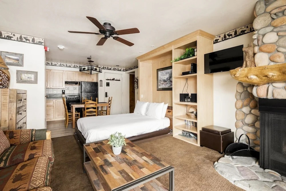 Snow Flower 025-studio Condo by RedAwning