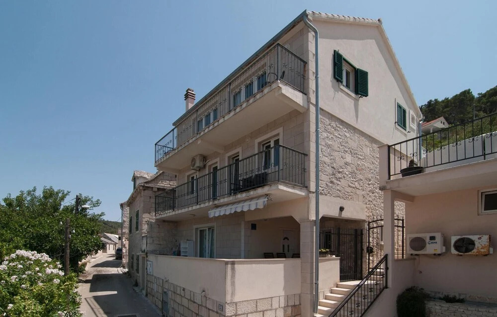 Awesome Home in Pucisca With 7 Bedrooms, Wifi and Outdoor Swimming Pool