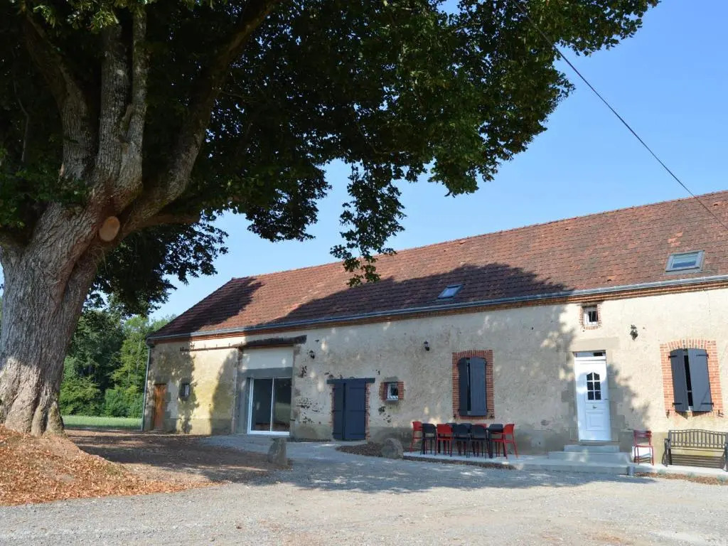Grande ferme rénovée avec jardin et loisirs à proximité - FR-1-591-155