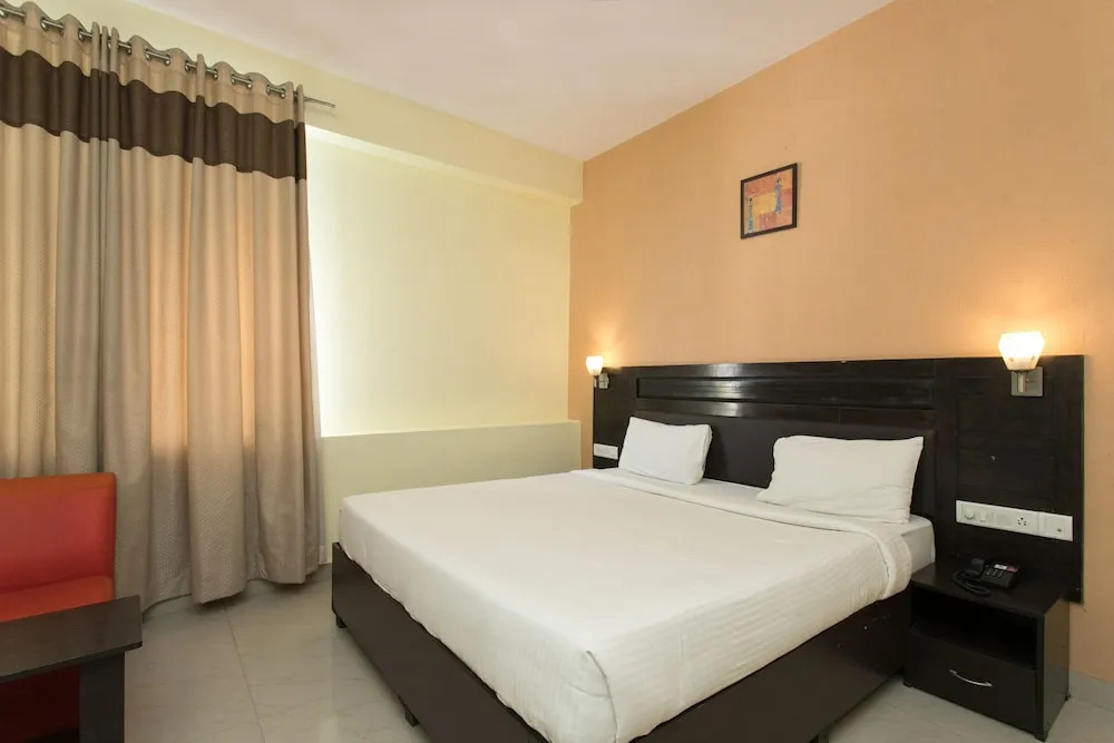 OYO 10378 Hotel Hibiscus Mayflower