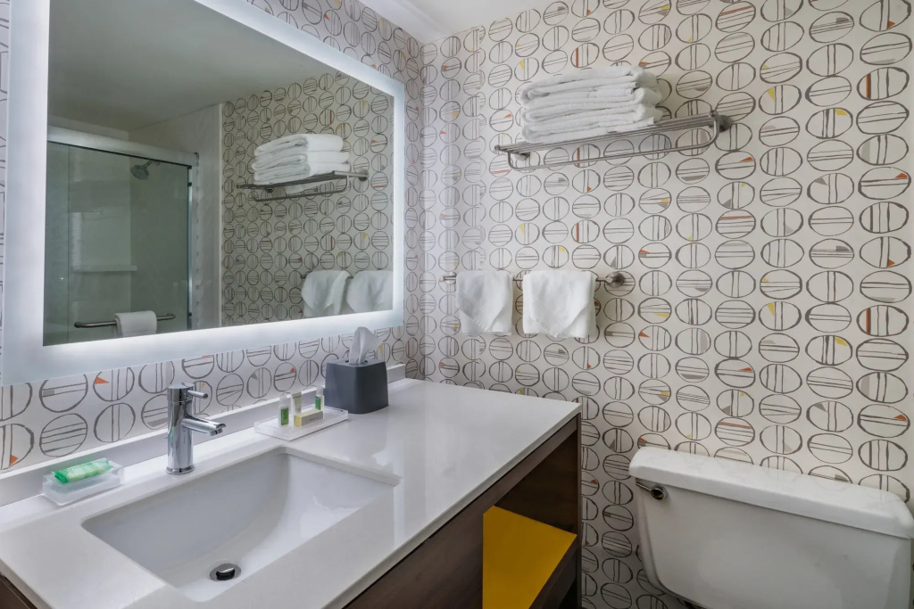 Holiday Inn & Suites Pittsfield-Berkshires by IHG
