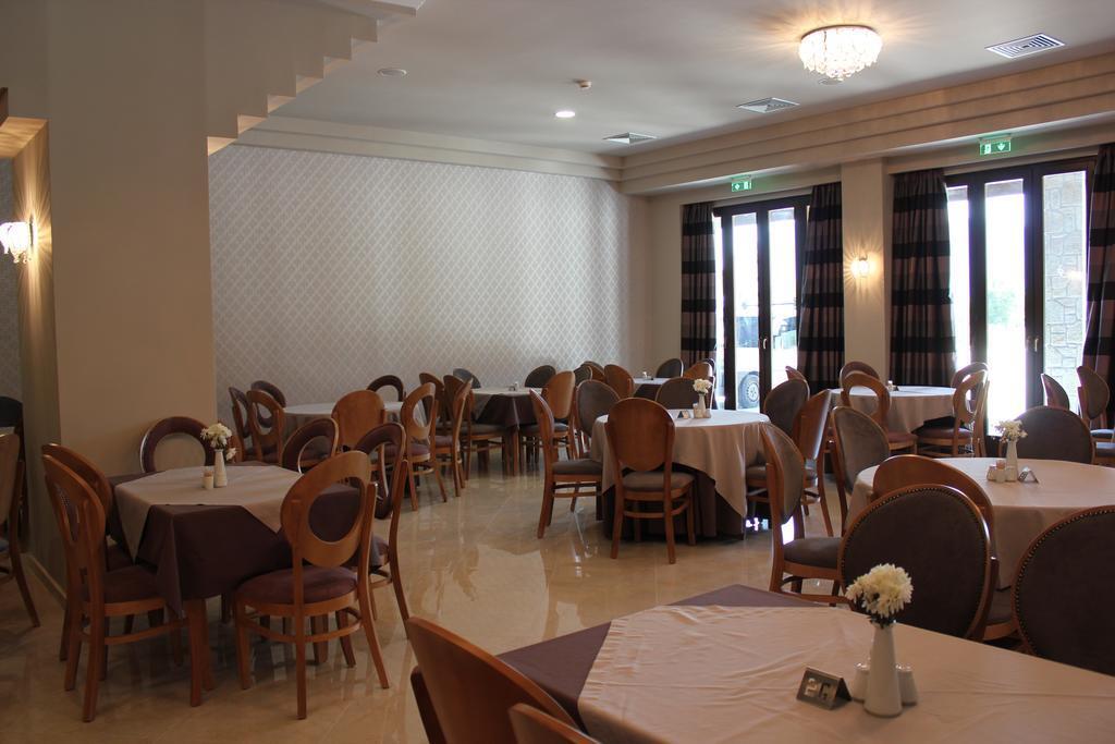 Grand Meteora Hotel