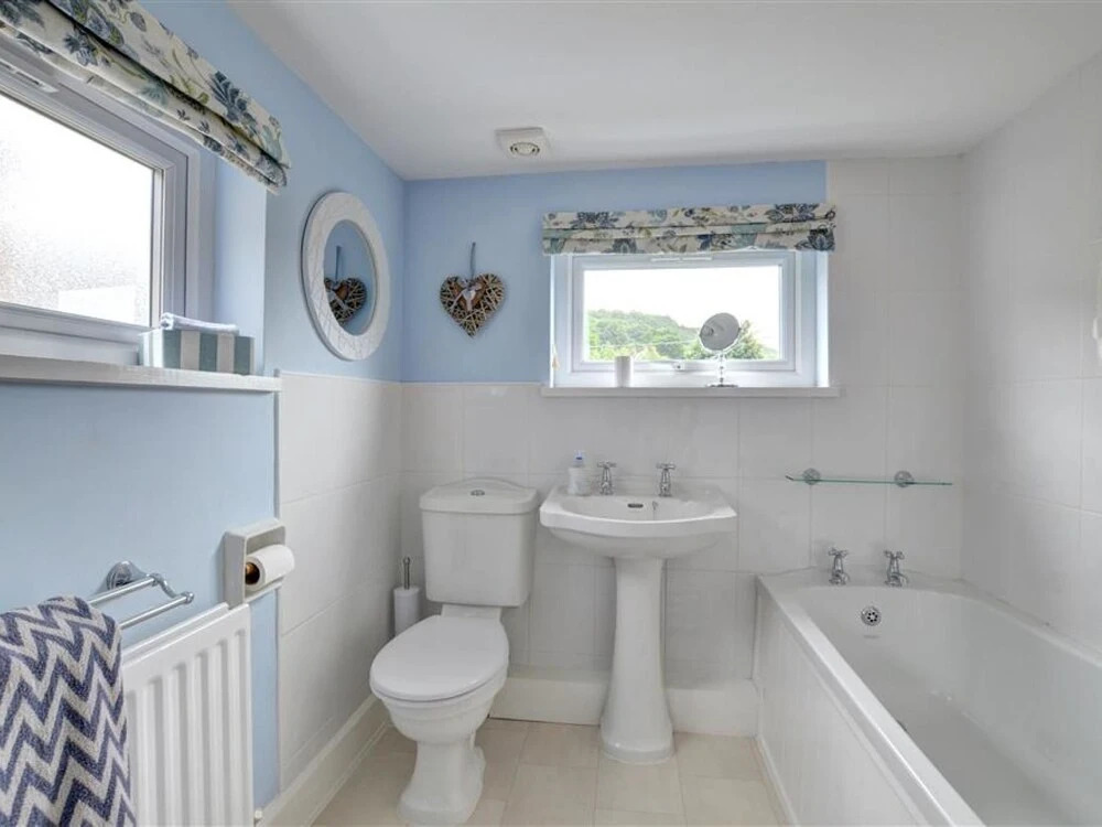 Spacious Holiday Home With Lovely Garden, Ideal Location in South Wales