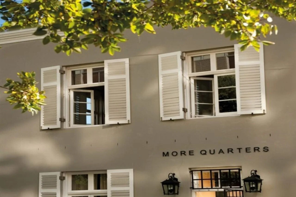 More Quarters Hotel