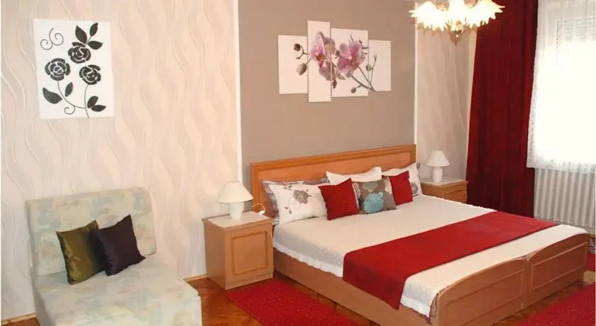 Holiday Apartmanház Gyula