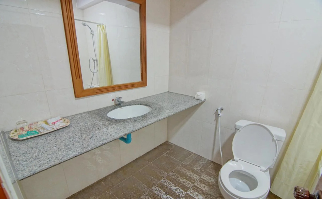 E-Outfitting Golden Country Hotel