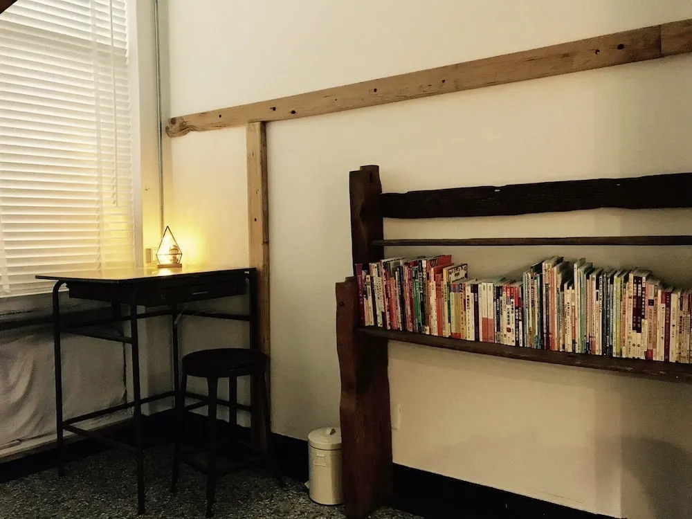 Cao Ji Book Inn Hostel