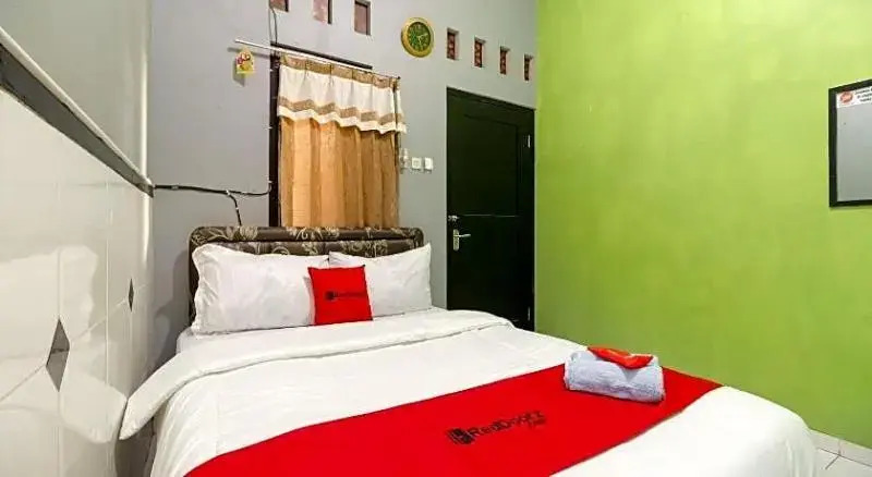 RedDoorz Syariah near Ciledug Station