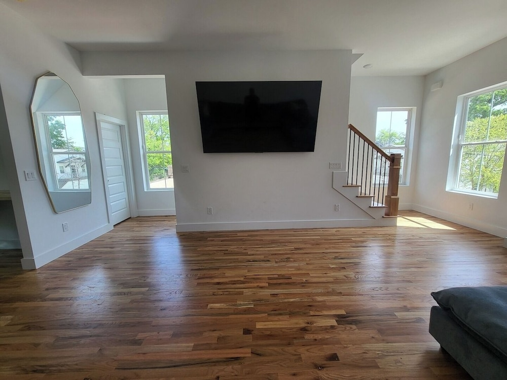 Pet-friendly Townhouse With Free Parking in TN