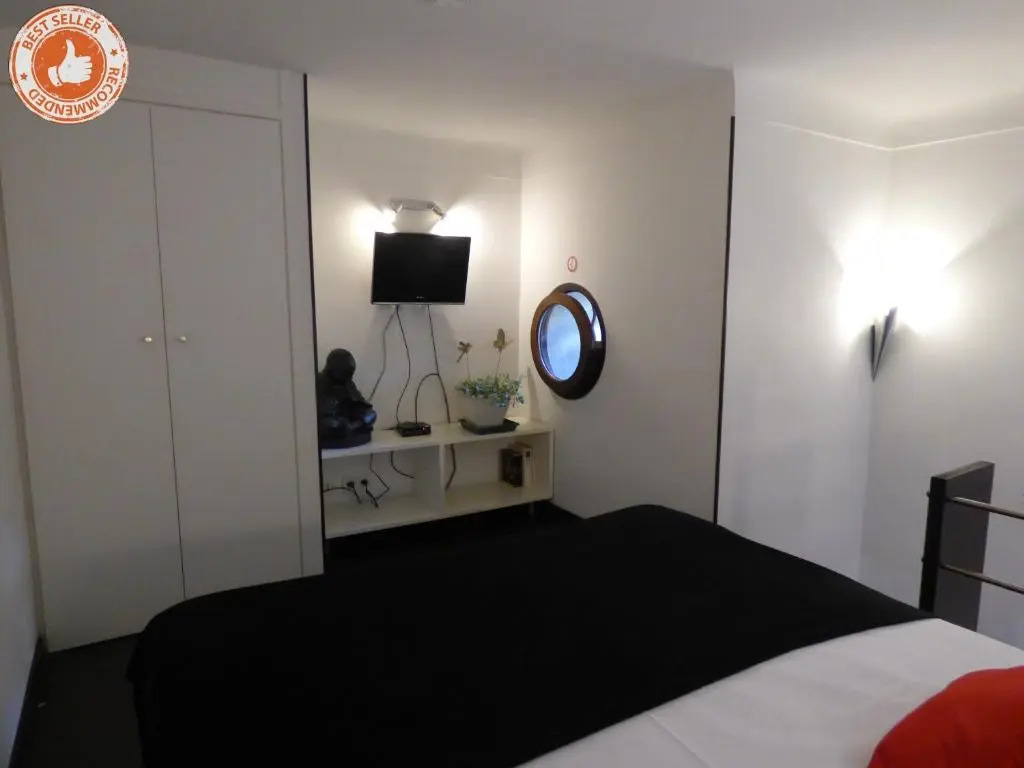 ALC - A521 - 4 min PALAIS AND BEACHES