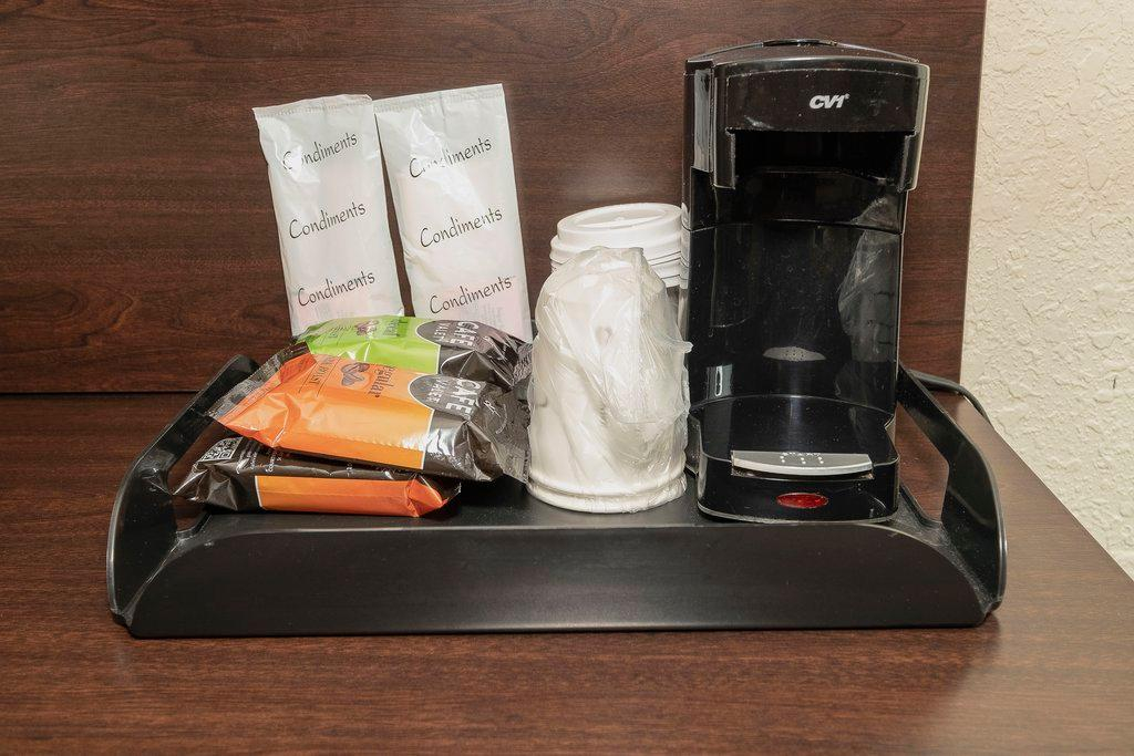 Econo Lodge Inn & Suites