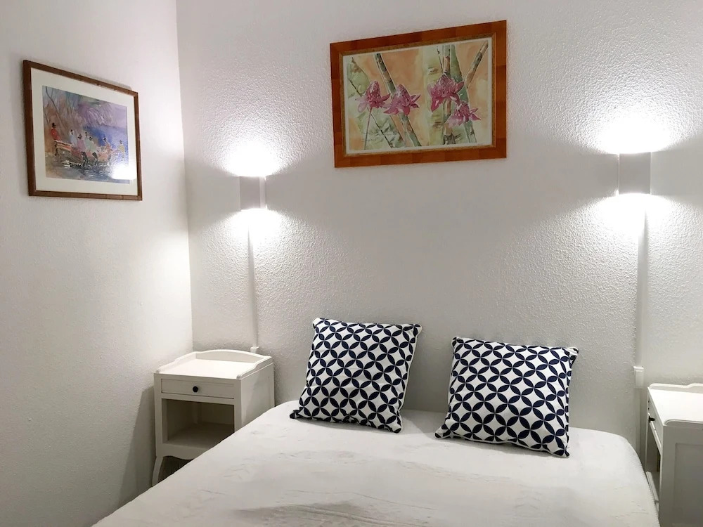 Apartment With one Bedroom in Guérande, With Wonderful sea View, Shared Pool, Enclosed Garden - 600 m From the Beach