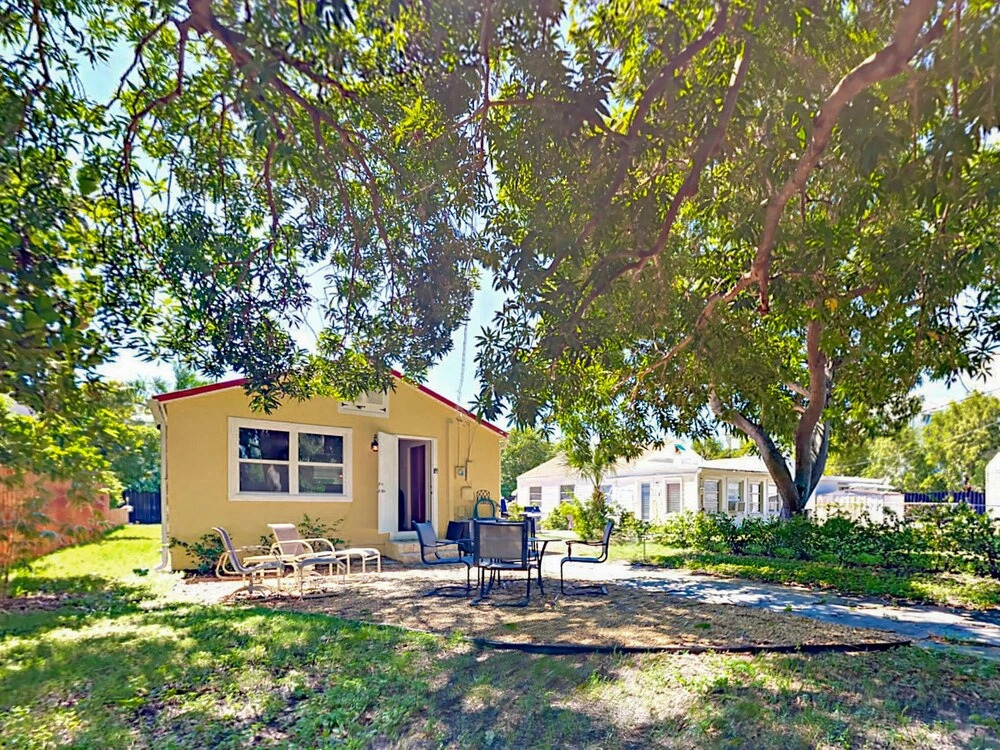 305 SE 12th Home 2 Bedrooms 1 Bathroom Home