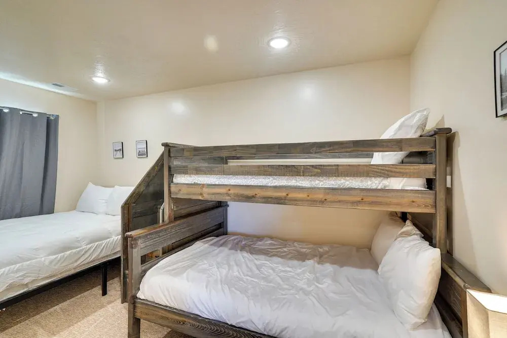 Newly Built, Modern Alton Cabin on 4 Acres!