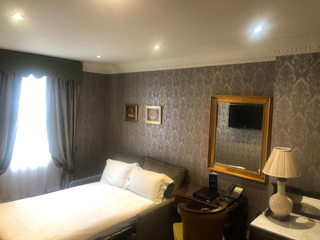 The Leonard Hotel