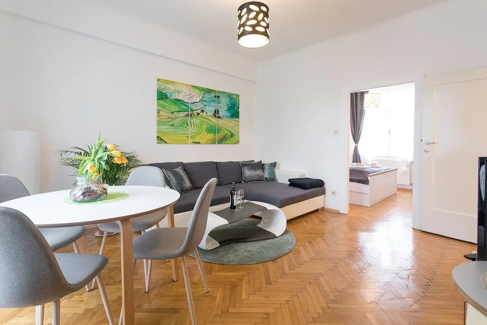 Fr.balcony-trendy neighborhood-2BR 45sqm