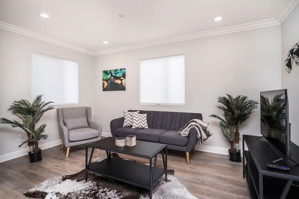 Brand NEW Luxury 3bdr Townhome In Silver Lake