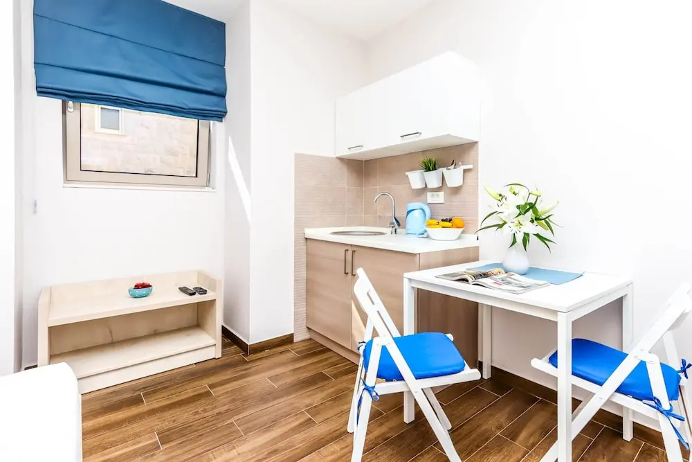 Apartments Maestral