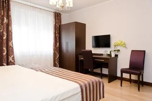 Figaro - Hotel I Restauracja