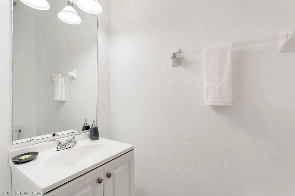 NEW Tastefully Designed Town Home. Close to Attractions, Steps From Convention Center! 3br/3ba #3vc138