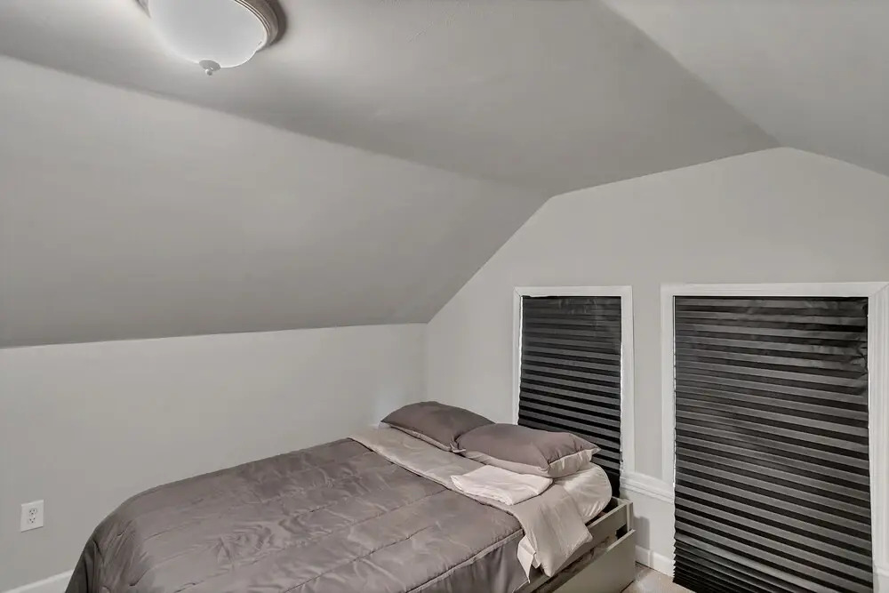 Cozy Charming Two-story Home Great For Long Stays 3 Bedroom Home by RedAwning