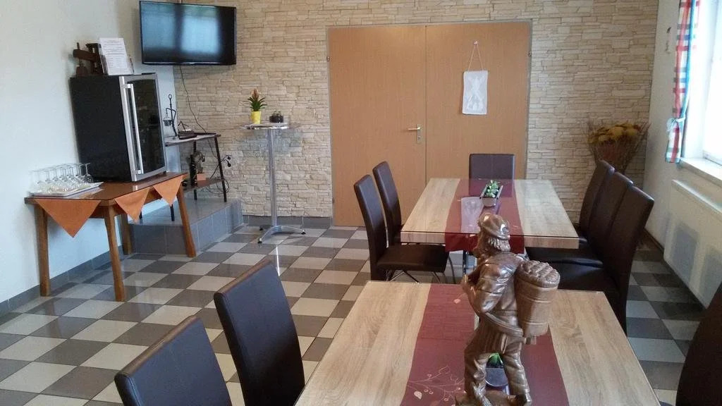Gästehaus und Weinbau Zur Wiederkehr Strudler