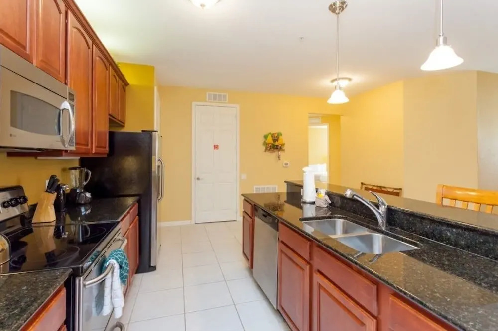 3 Bed 2 Bath Premium Lakeview l 1004
