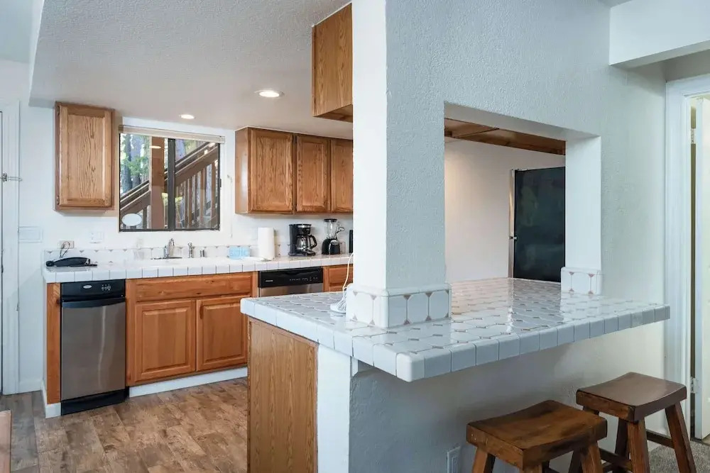 Yosemite Aviary and Quail Within Yosemite - 2 Separate Units, Up To 14 Guests!