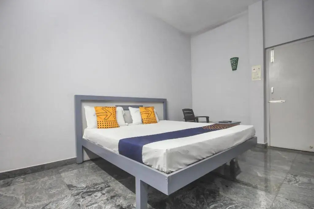 Sri Krishna Lodge by OYO Rooms